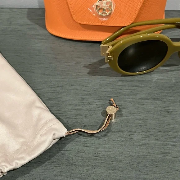 Chic Tory Burch Green Sunglasses with Orange Case - Picture 10 of 11